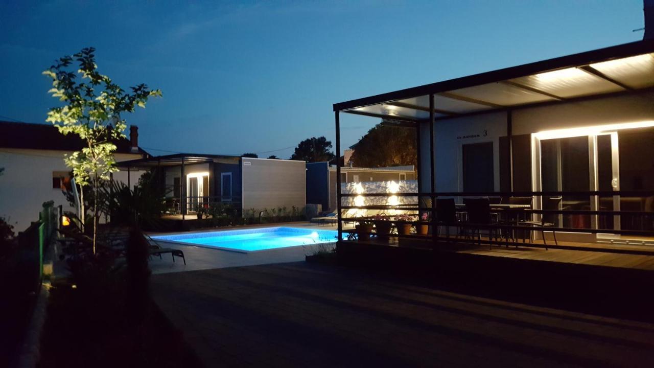 קמפור Mobile Homes Suha Punta מראה חיצוני תמונה