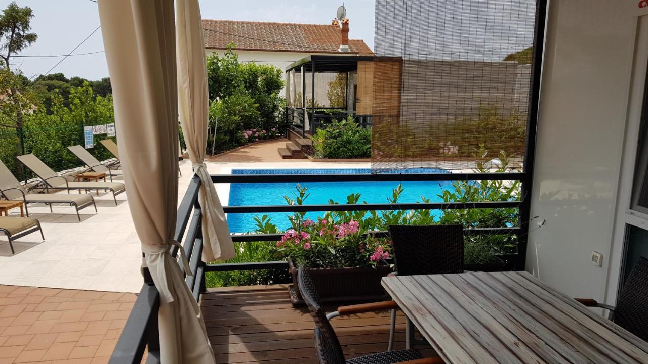קמפור Mobile Homes Suha Punta מראה חיצוני תמונה